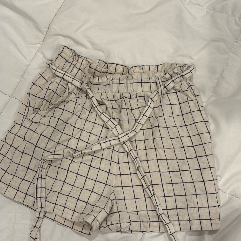 Chic Grid Patterned Shorts